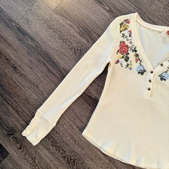 Pilcro Waffle Henley Top in Ivory - Picture 2 of 9